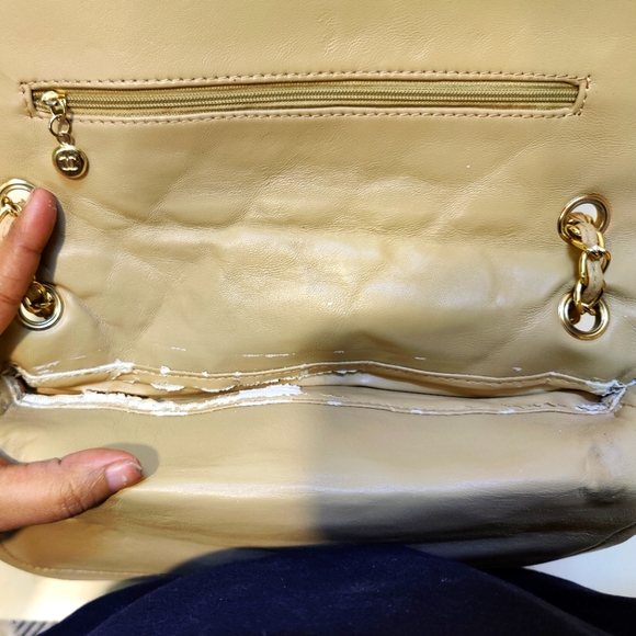 CHANEL Caviar Beige Jumbo Gold Hardware - Preloved - Picture 10 of 16